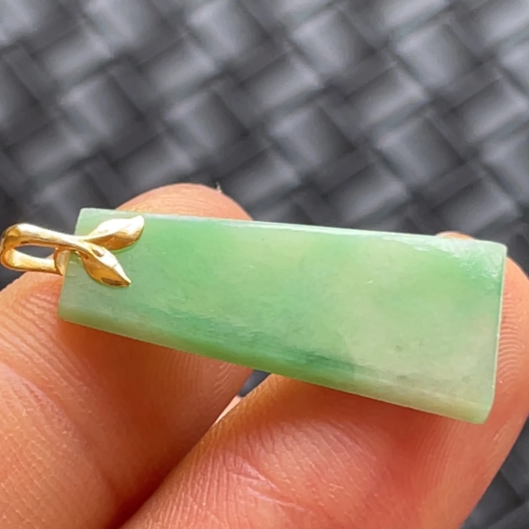 翡翠颈饰18K金镶嵌无事牌