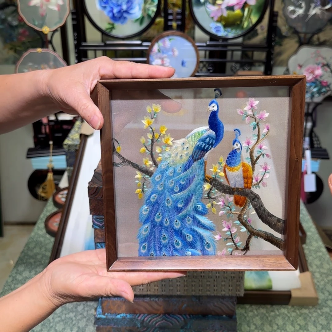 刺绣刺绣工艺精湛独特设计新颖时尚