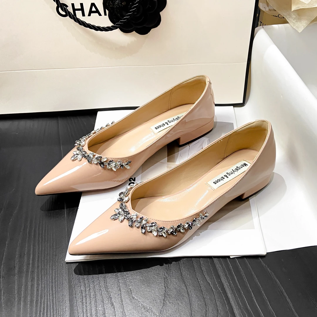 法式尖头水钻单鞋女2025新款气质轻奢裸色水钻软底软面浅口平底鞋