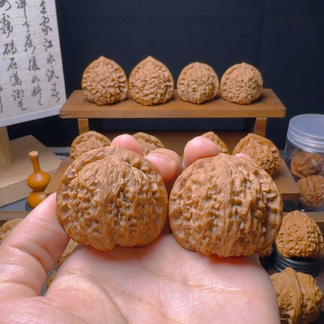 文玩核桃吊坠金麒麟