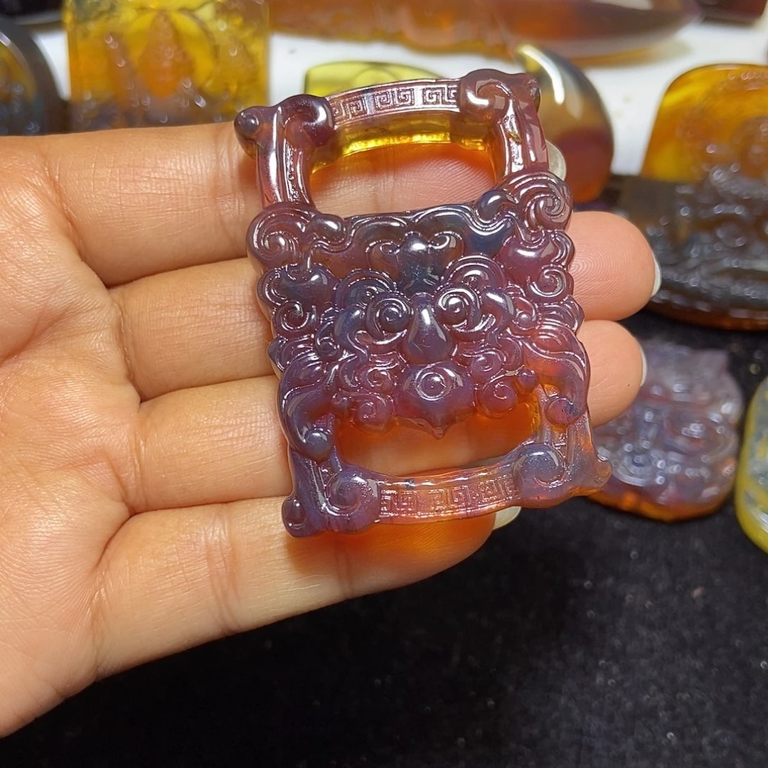 琥珀未镶嵌颈饰缅甸天然琥珀吊坠
