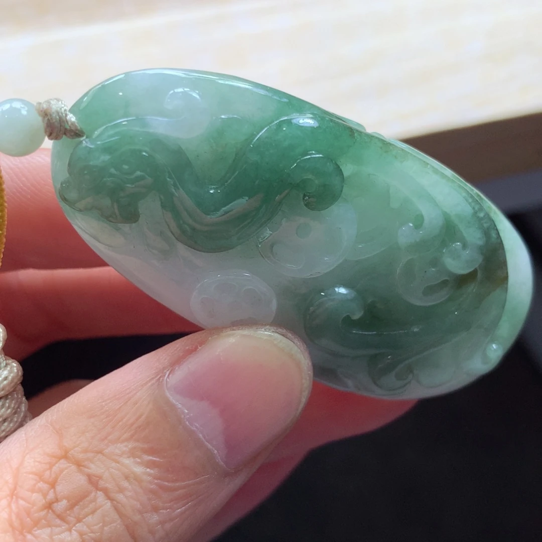 翡翠未镶嵌颈饰吊坠