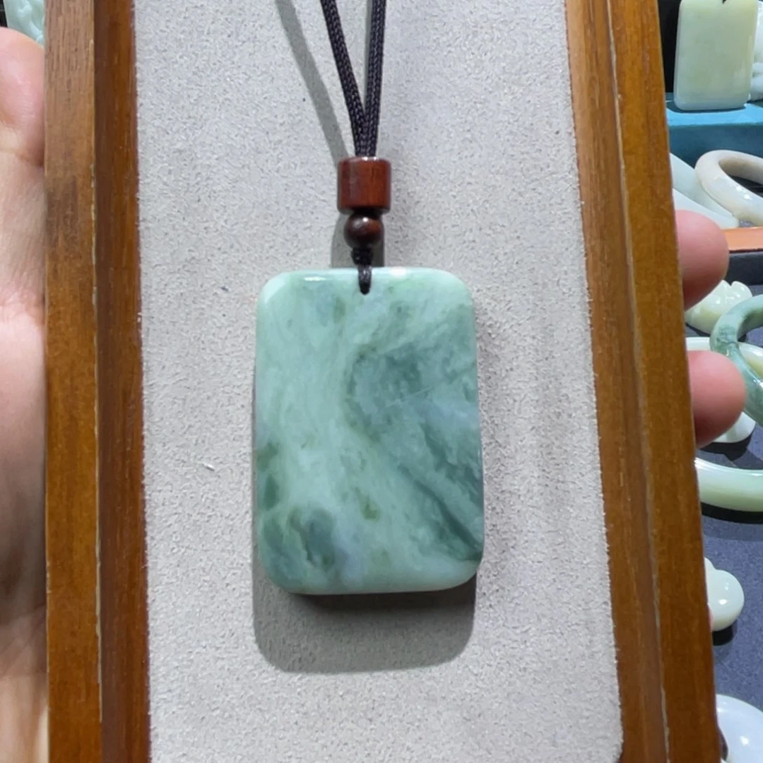 蓝田玉（蛇纹石化大理石玉）颈饰未镶嵌泼****儿