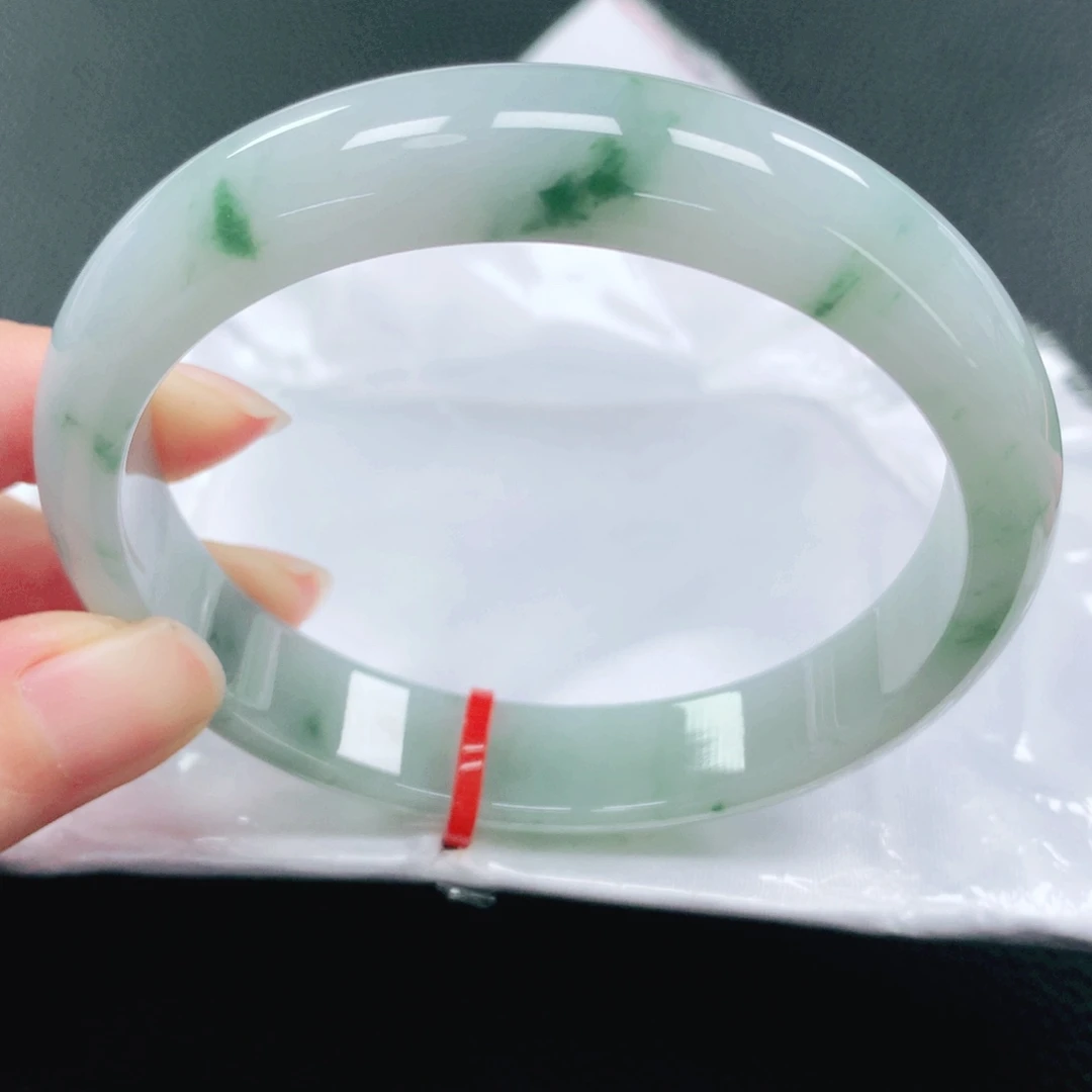 翡翠手镯未镶嵌63圈