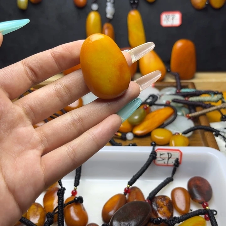 未镶嵌和田玉（糖玉）珠宝半成品