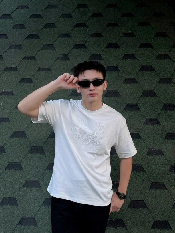 常规短袖夏季民族风图案青年T恤潮流休闲白色刺绣