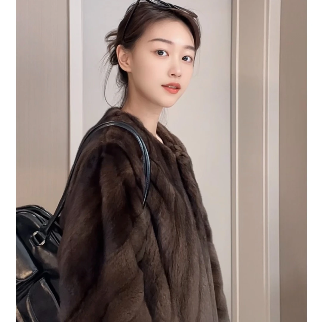 《半岛-铁盒》 傲世夫人新款抽刀进口丹麦紫金短二水貂皮草女外套