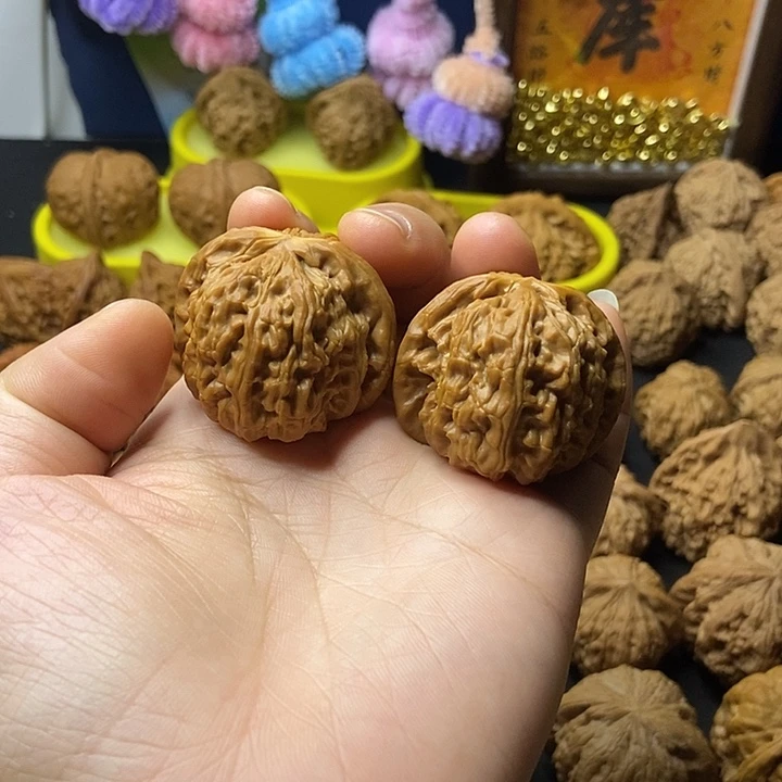 文玩核桃   白狮子