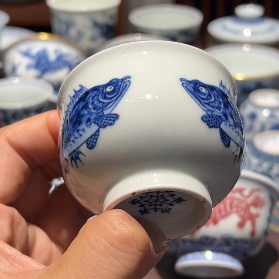 精品青花三面鳜鱼内海水纹炉式杯口径约7厘米