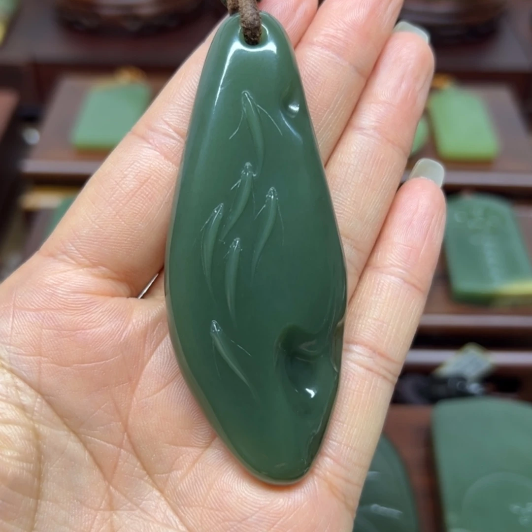 【闪购商品】颈饰未镶嵌岫岩老玉（透闪石质玉）武*洋力争上游