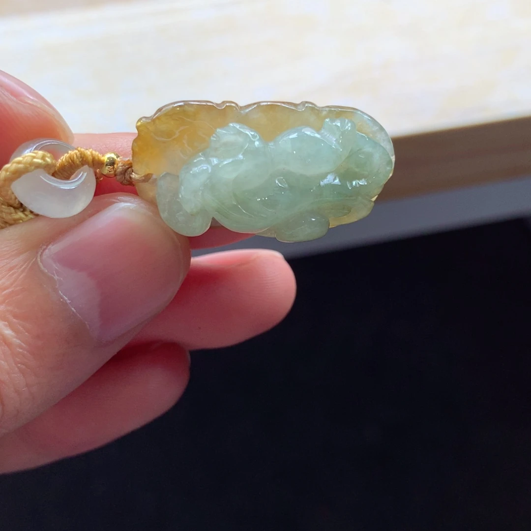 翡翠颈饰未镶嵌吊坠