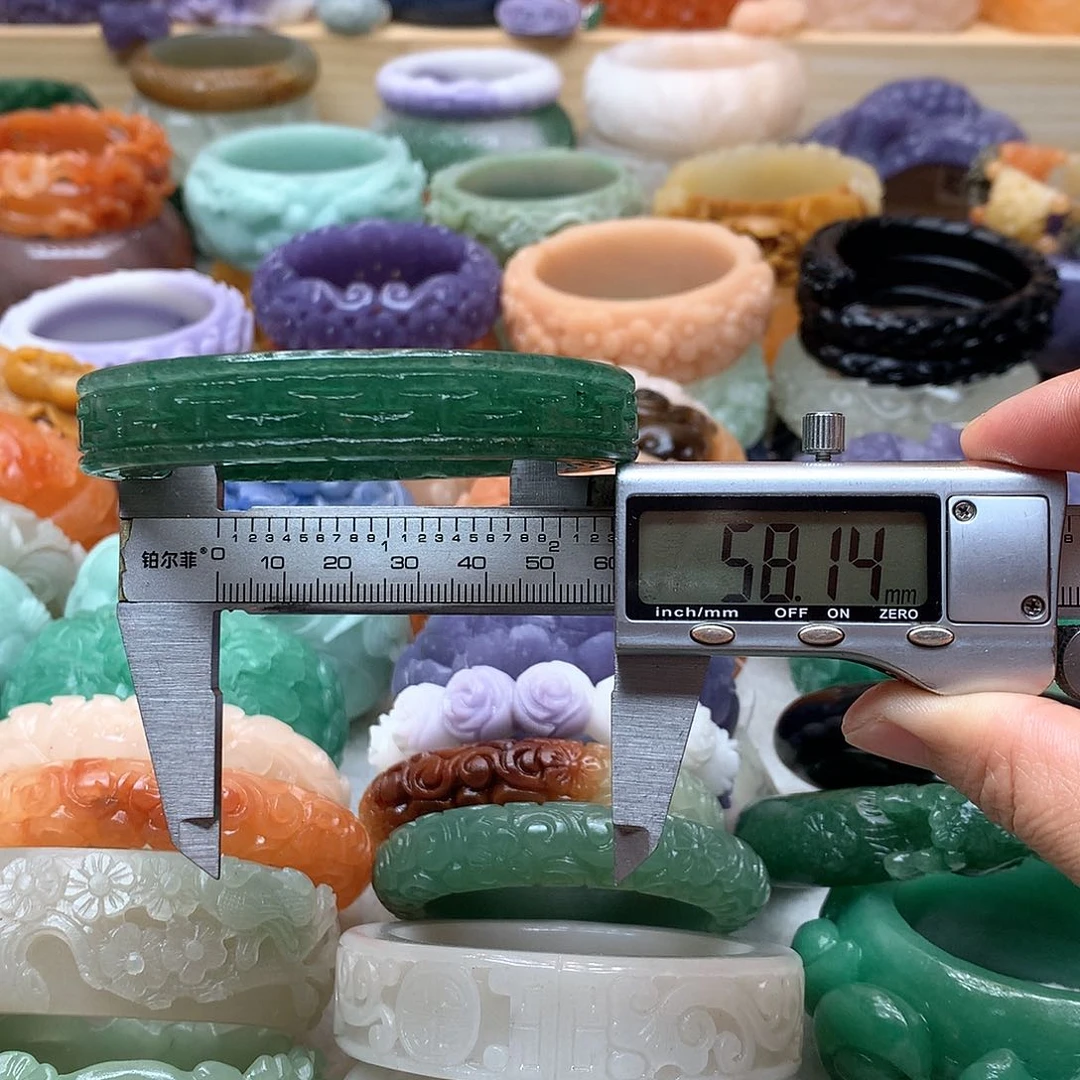 未镶嵌手镯石英质玉