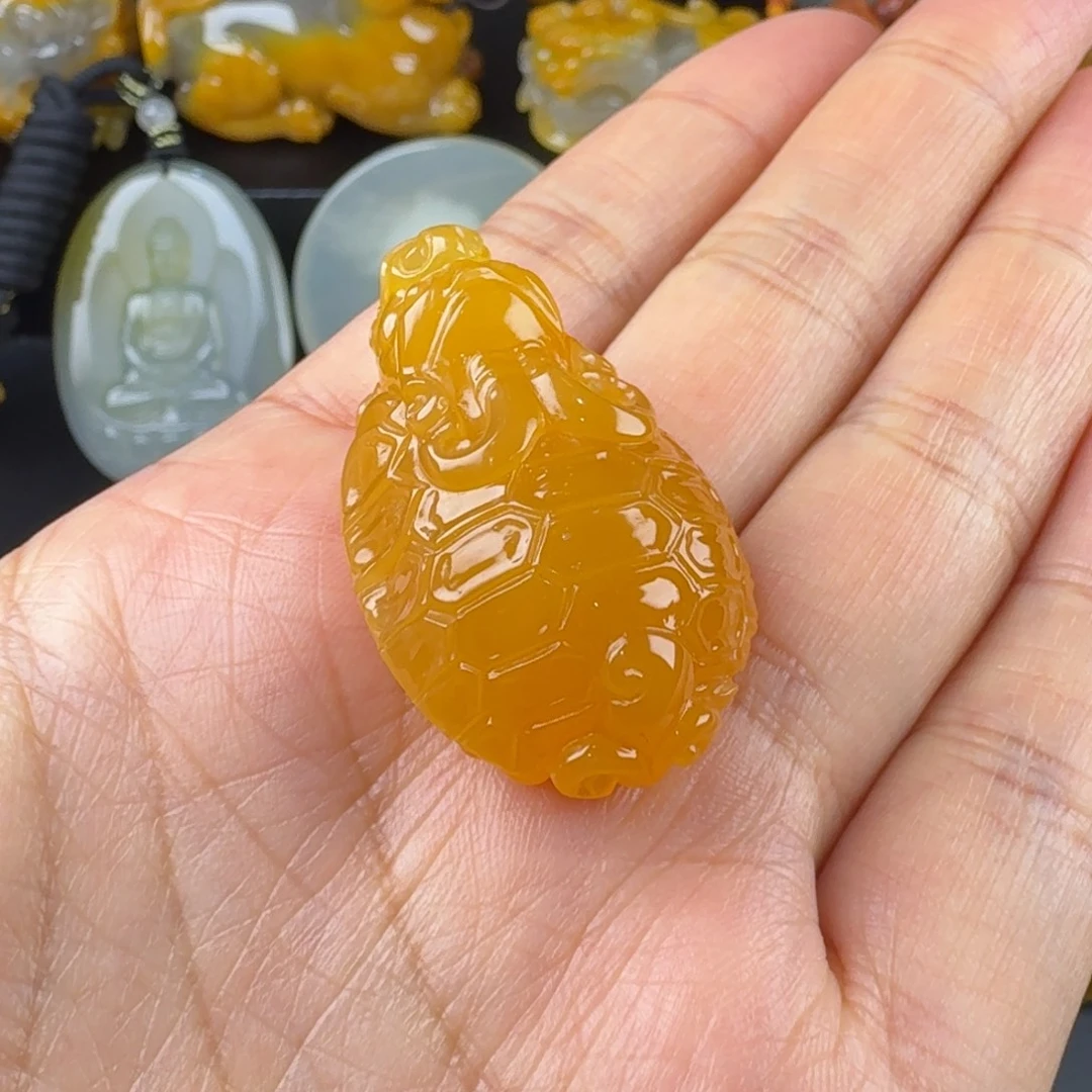 石英质玉（黄龙玉）未镶嵌颈饰