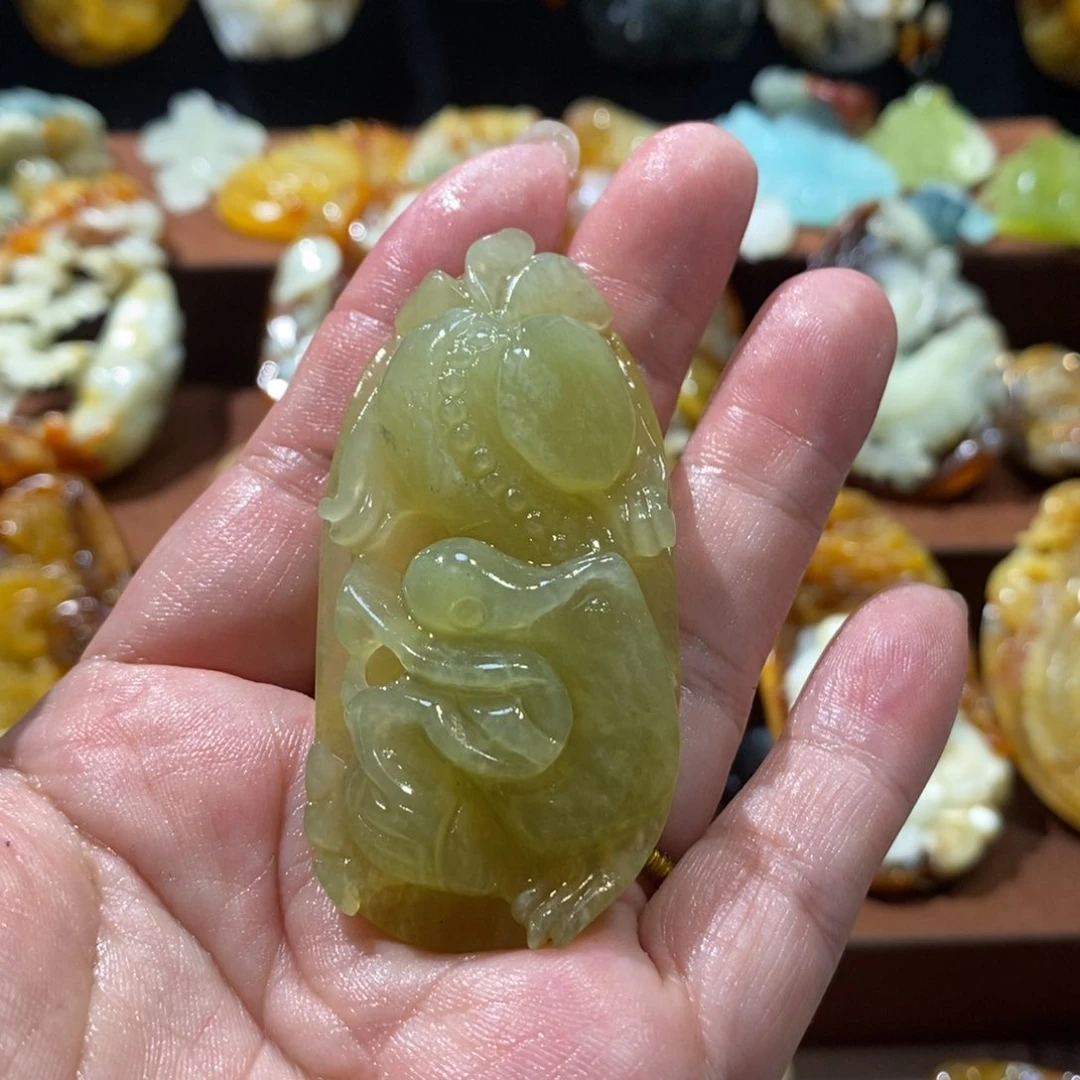 蛇纹石玉未镶嵌颈饰