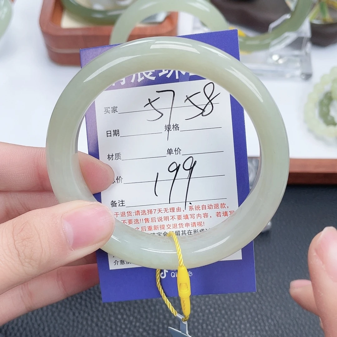 和田玉未镶嵌手镯