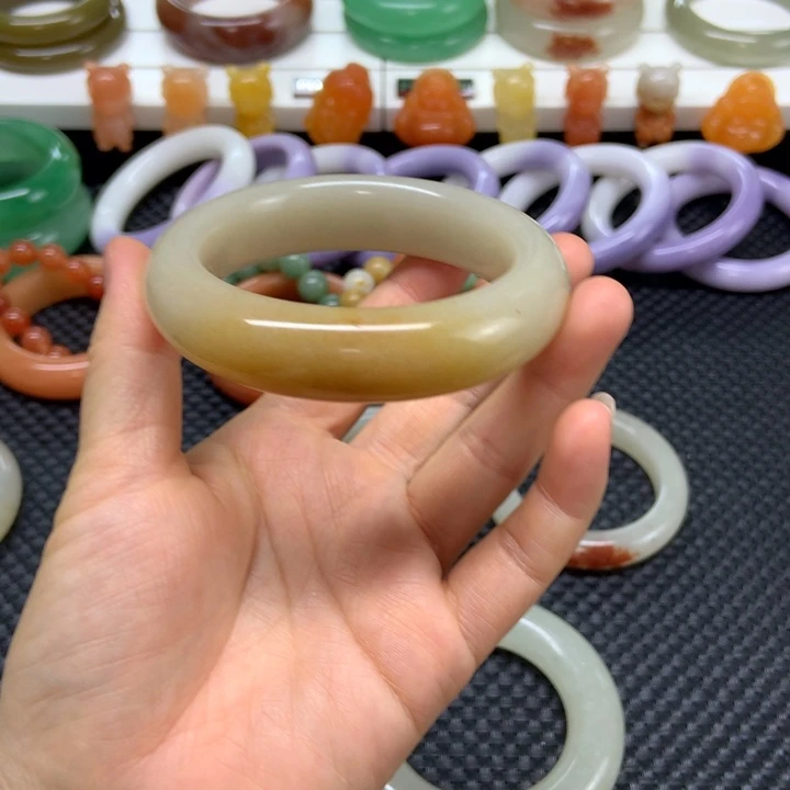 石英质玉未镶嵌手镯