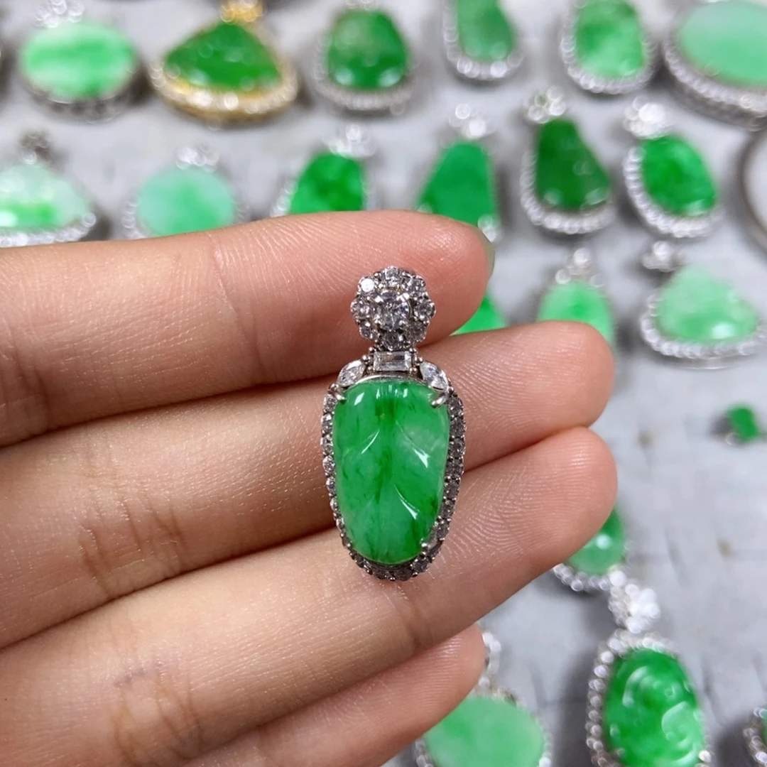 颈饰未镶嵌翡翠叶子