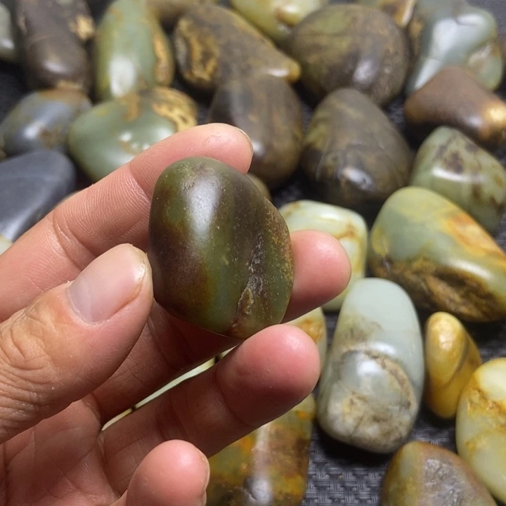 中***师未镶嵌和田玉（糖玉）珠宝奇石