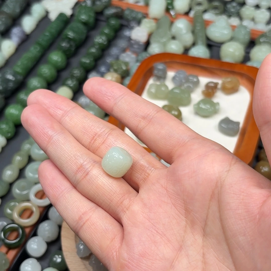 五***六和田玉未镶嵌颈饰