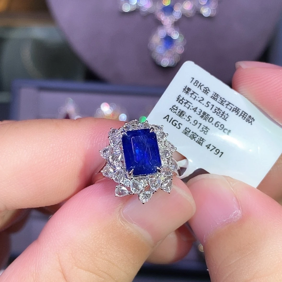 18K金镶嵌蓝宝石戒指