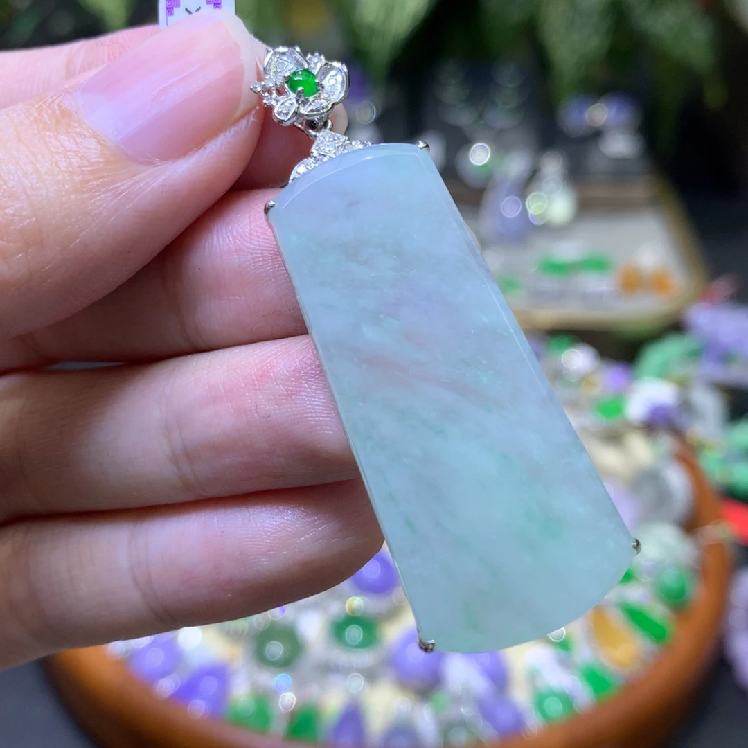 颈饰18K金镶嵌翡翠