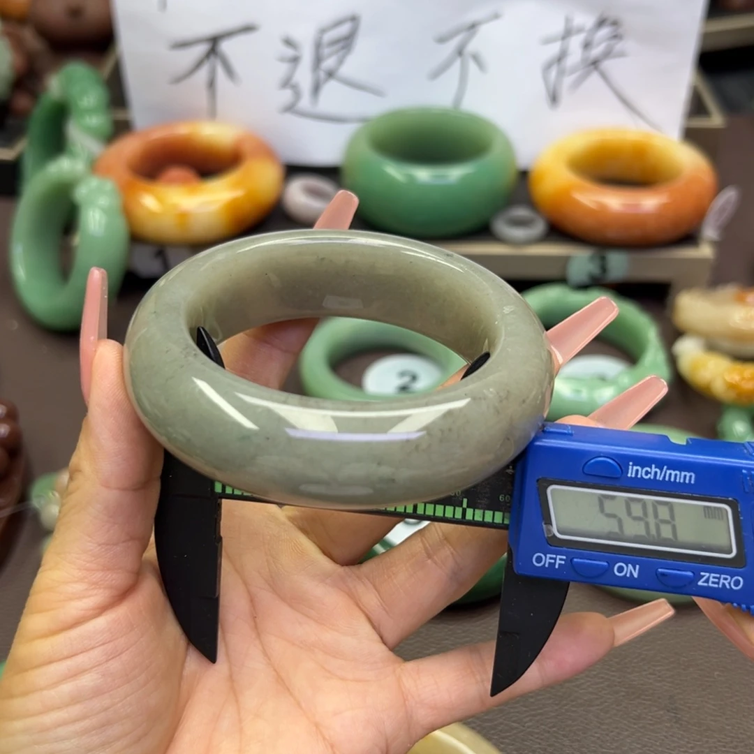 未镶嵌手镯石英岩玉