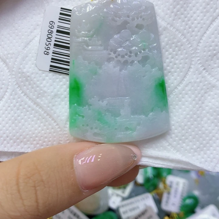 颈饰18K金镶嵌翡翠