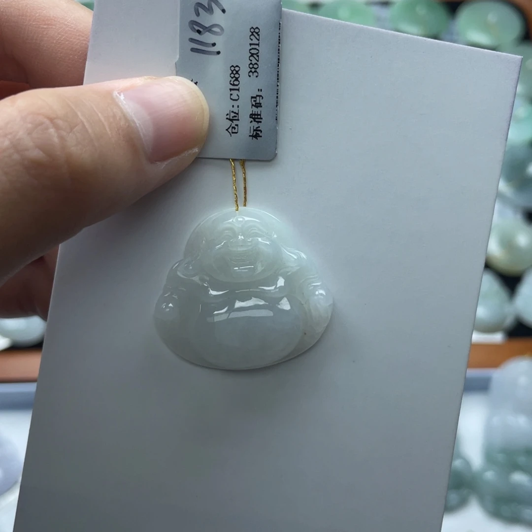 翡翠未镶嵌颈饰佛公