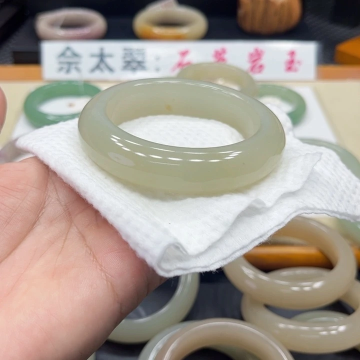 未镶嵌手镯石英质玉w*y