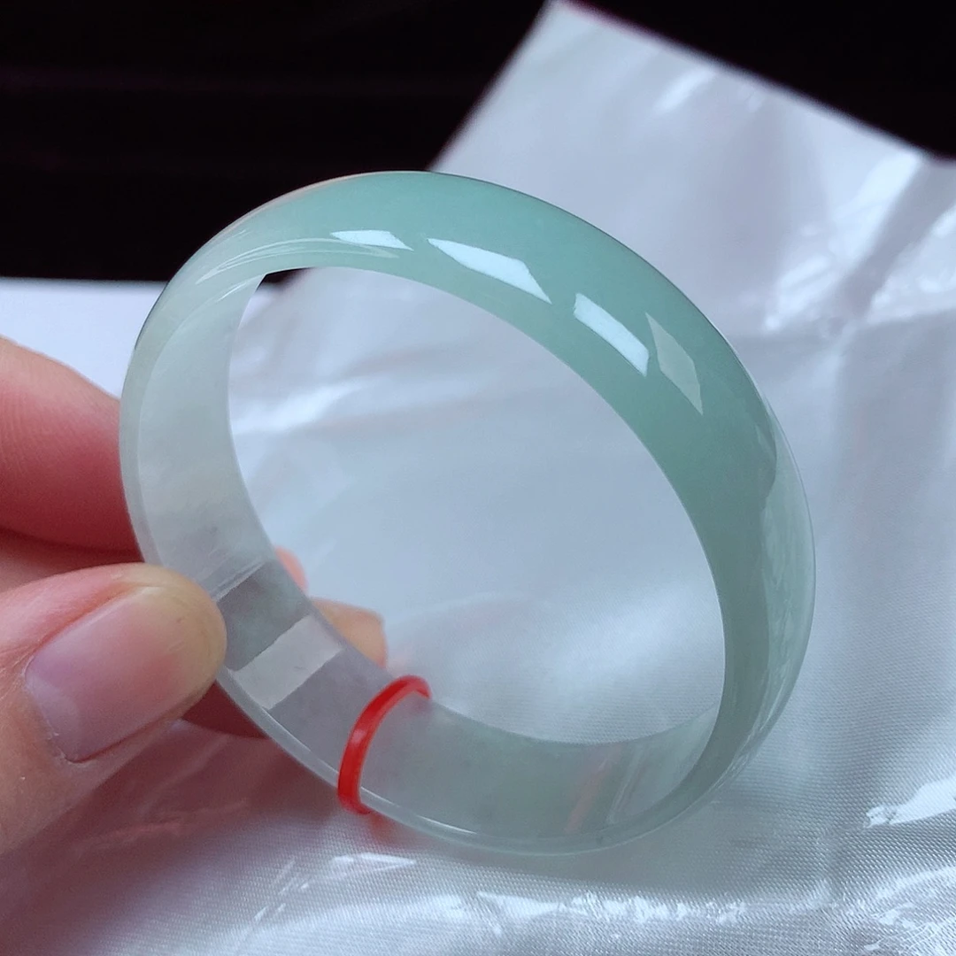 翡翠手镯未镶嵌51圈