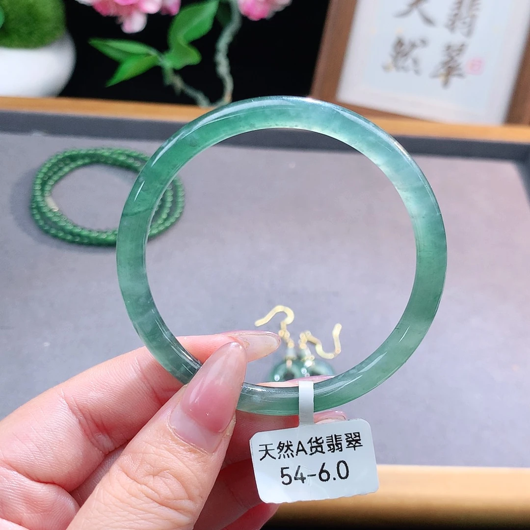 未镶嵌手镯（圆镯）翡翠