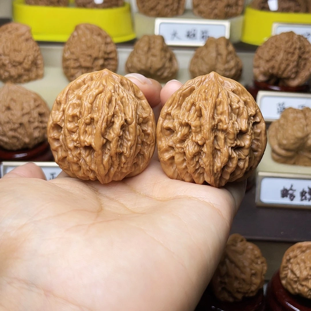 把件文玩核桃虎头41左右