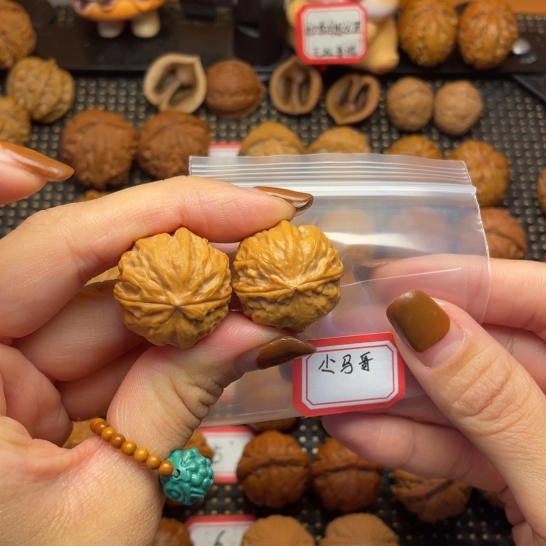 尐***鎶吊坠文玩核桃25尺全品闷尖南瓜墩