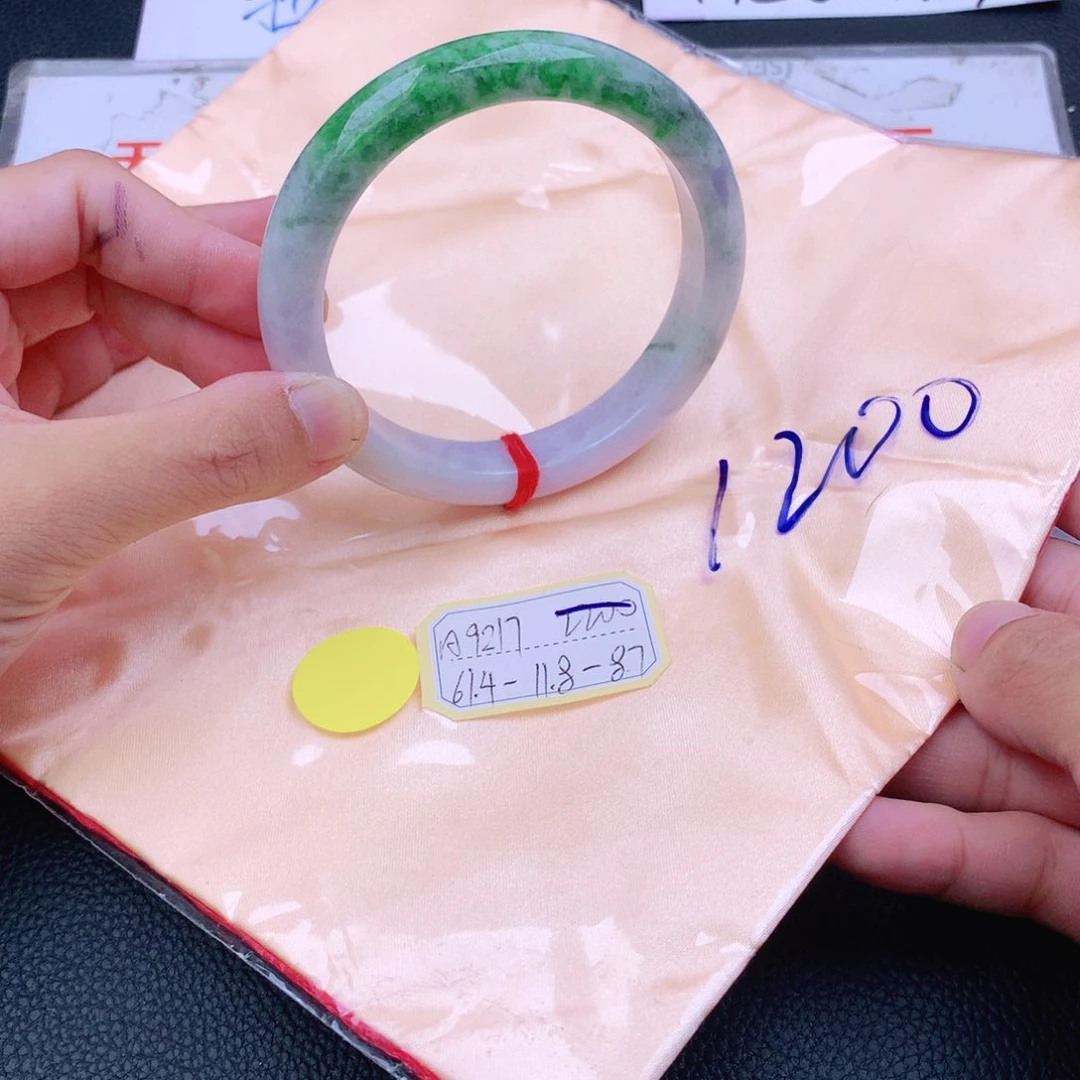 翡翠手镯未镶嵌我