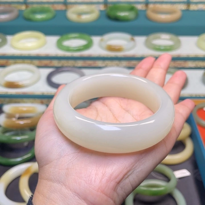 和田玉手镯未镶嵌58