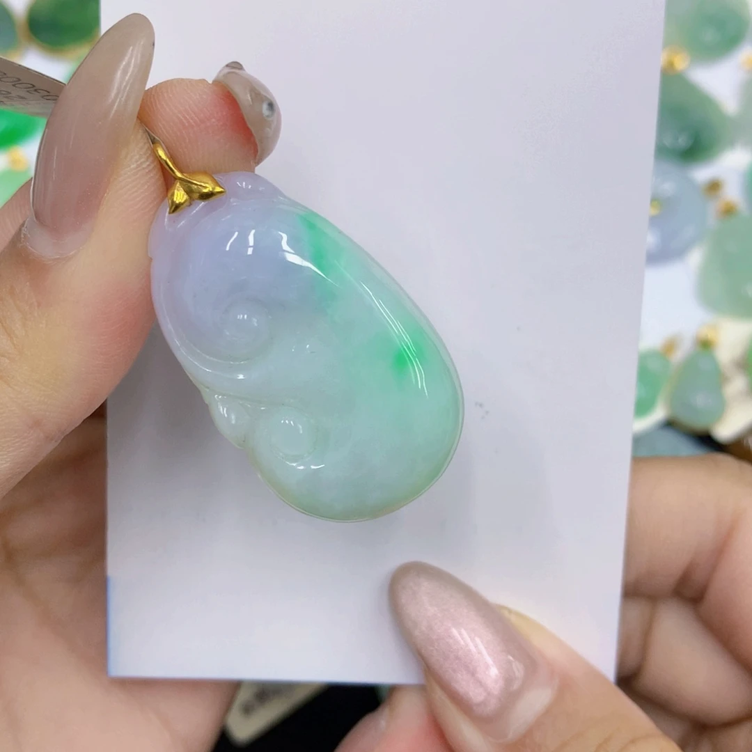 翡翠18K金镶嵌颈饰如意