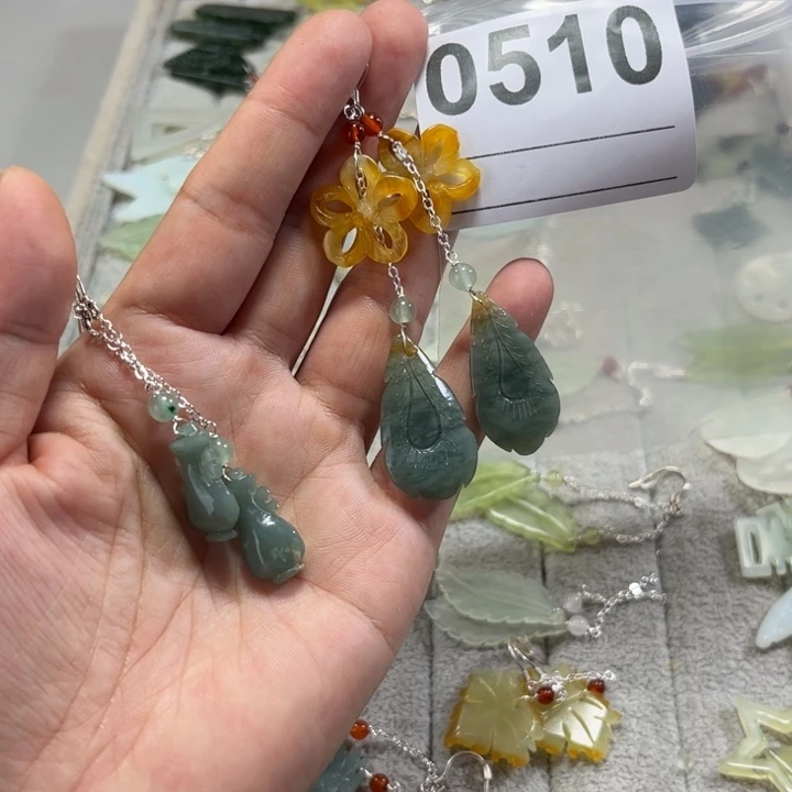 星***月蛇纹石玉合金耳饰