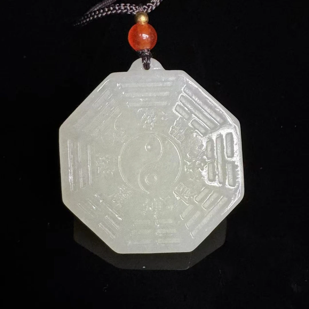 LOT.32/20世纪和田玉八卦纹佩/S448163
