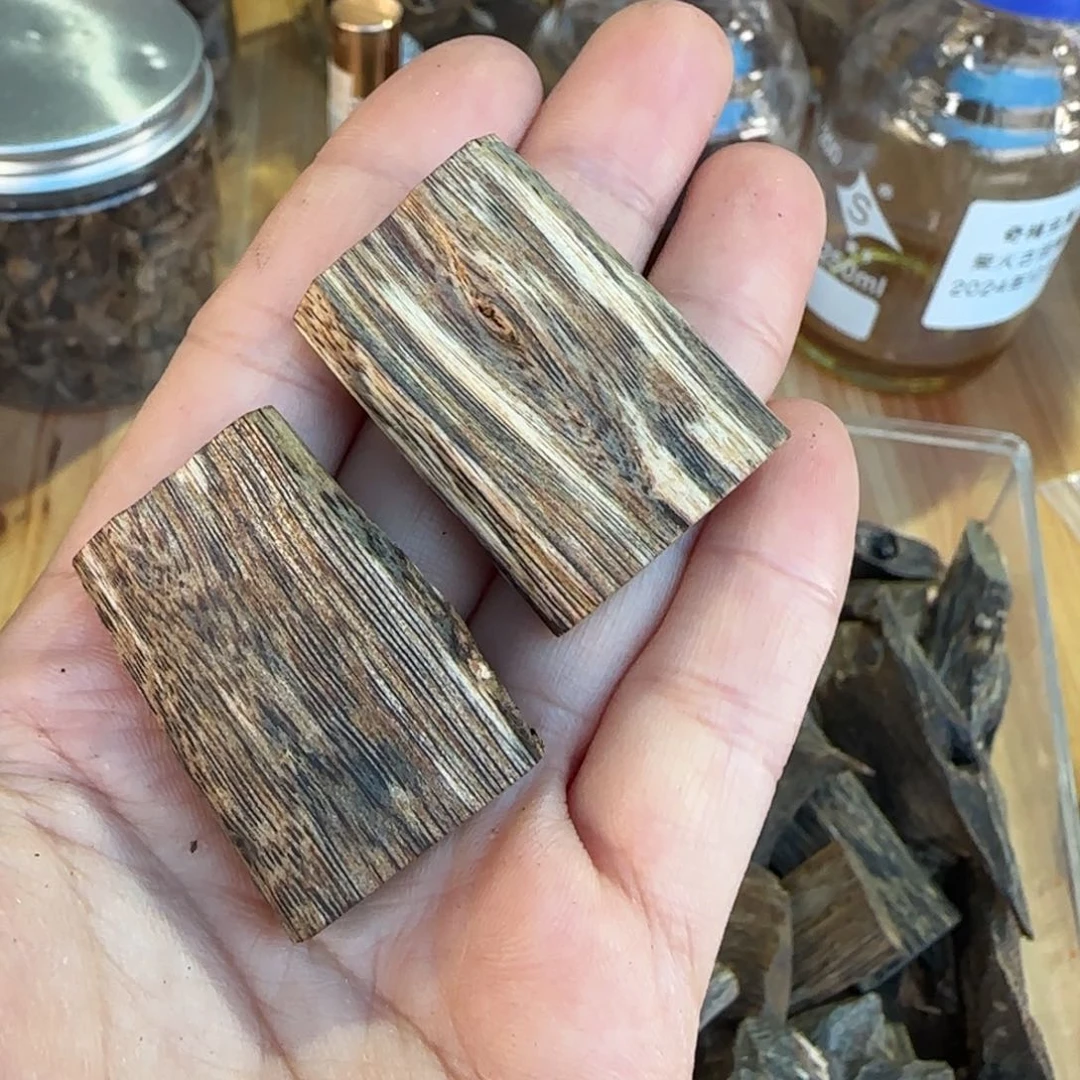 树脂制品西瓜叶小挂坠一对