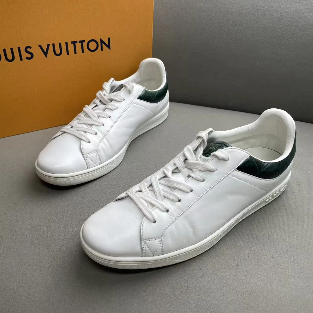 95新 LouisVuitton/路易威登 白色皮革面时尚百搭低帮板鞋 41.5码