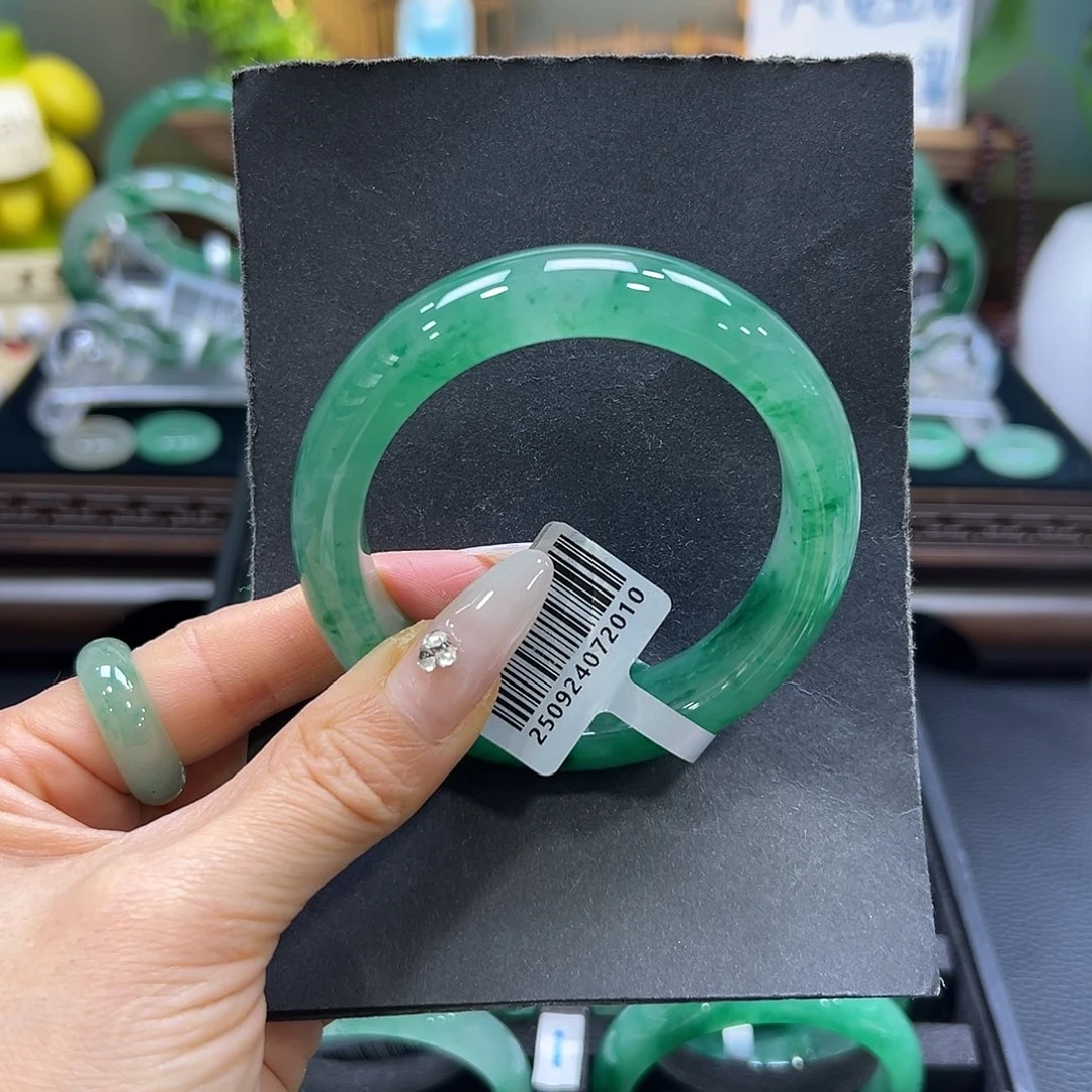 石英质玉（非洲翠）未镶嵌手镯56-57