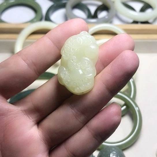 和田玉未镶嵌颈饰