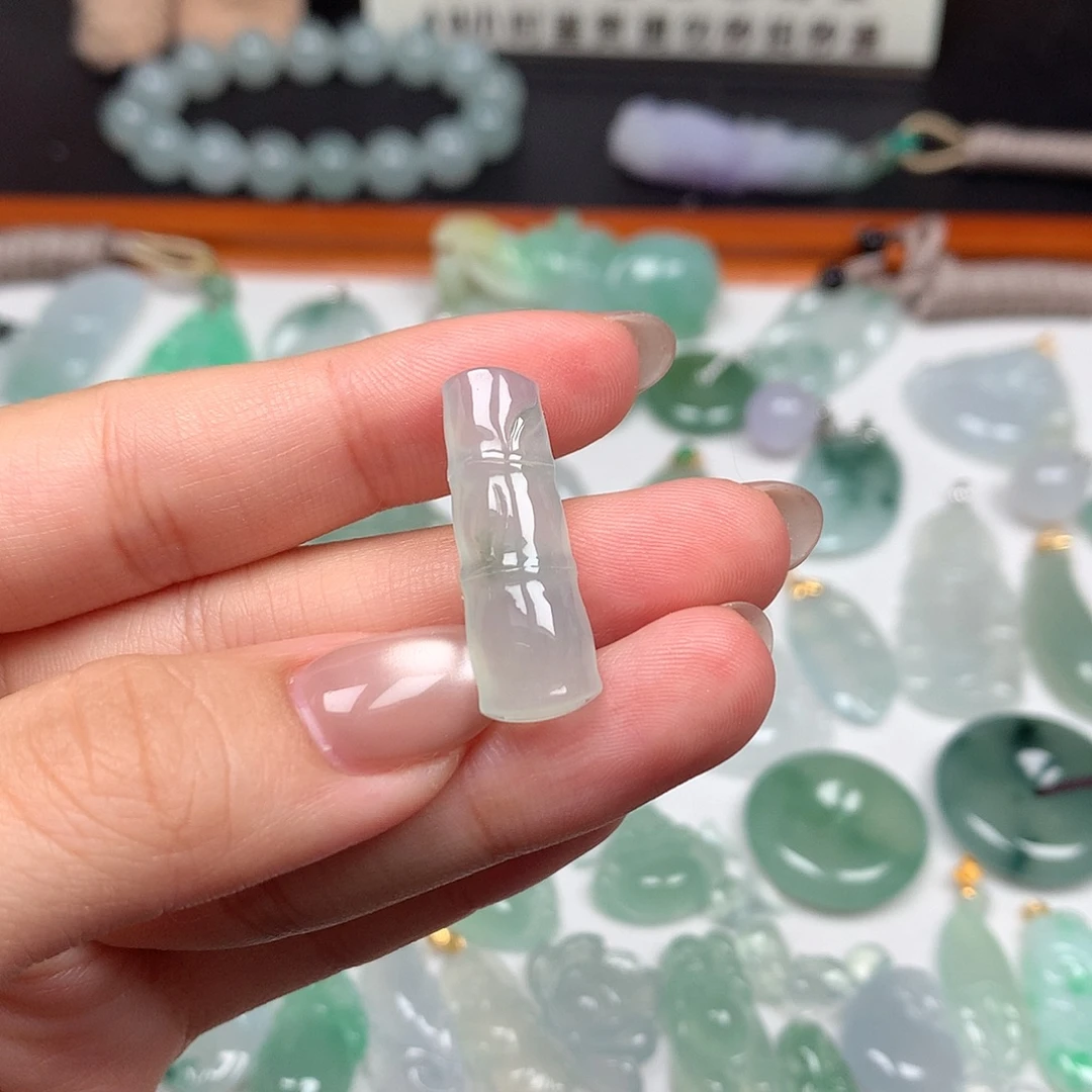 翡翠未镶嵌颈饰竹节