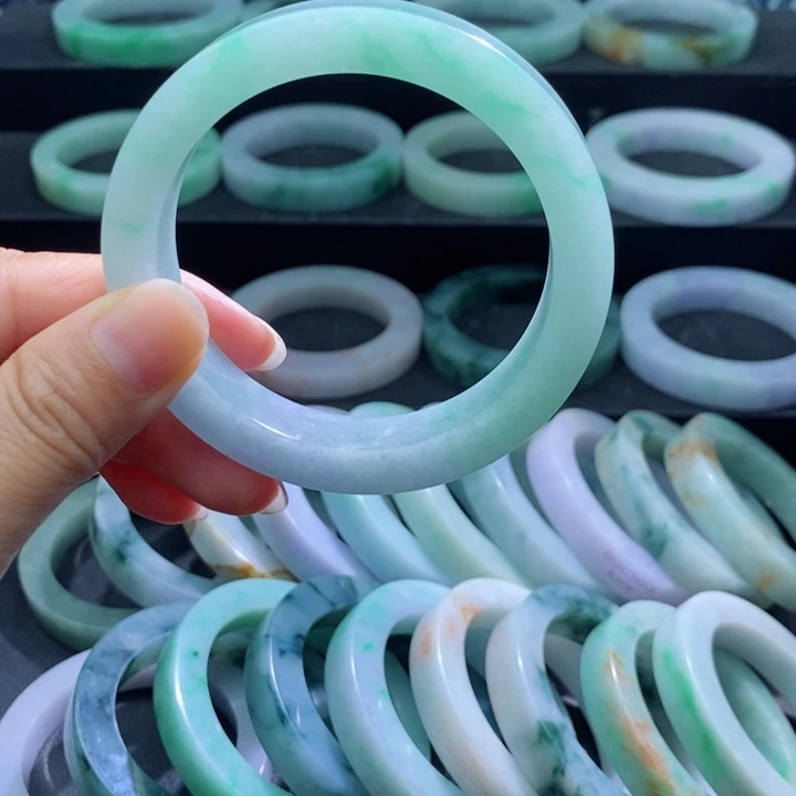 定制翡翠手镯未镶嵌中*