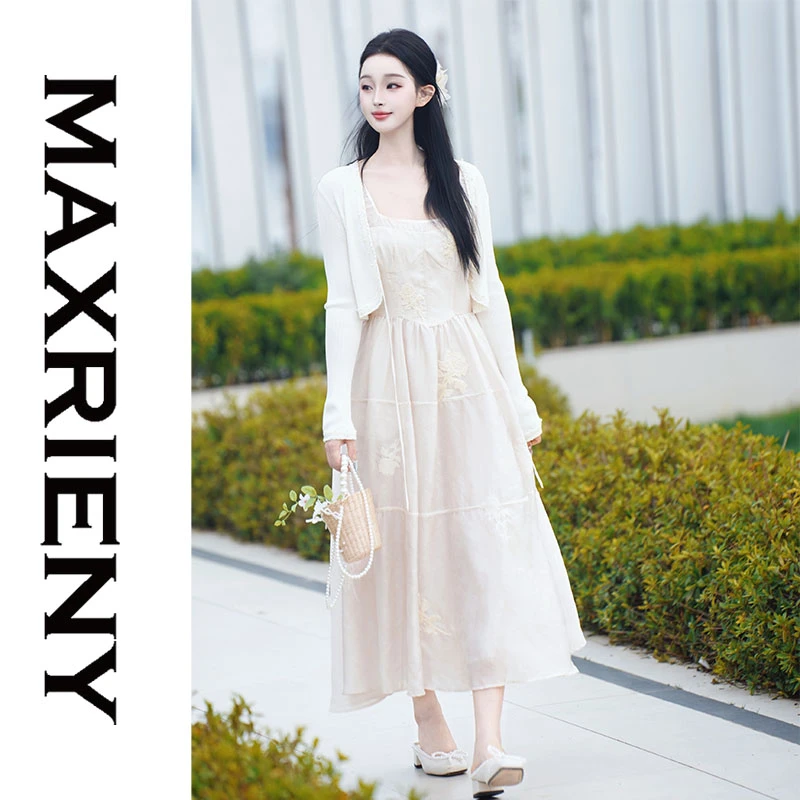 MAXRIENY【商场同款】绣花仙气方领连衣裙甜美田园暗纹提花a摆长裙