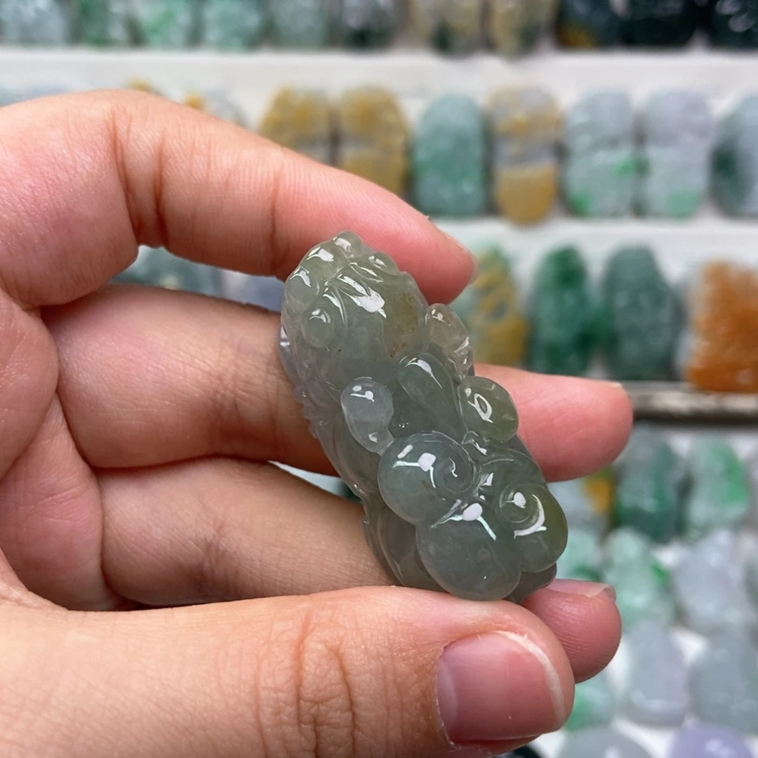 翡翠未镶嵌吊坠(赠链)