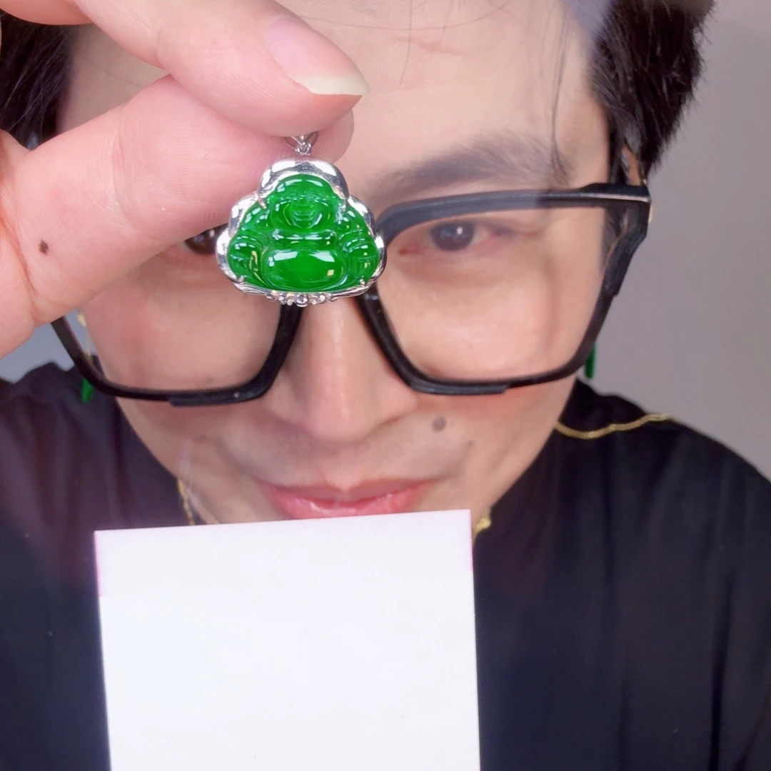 翡翠18K金镶嵌颈饰一件