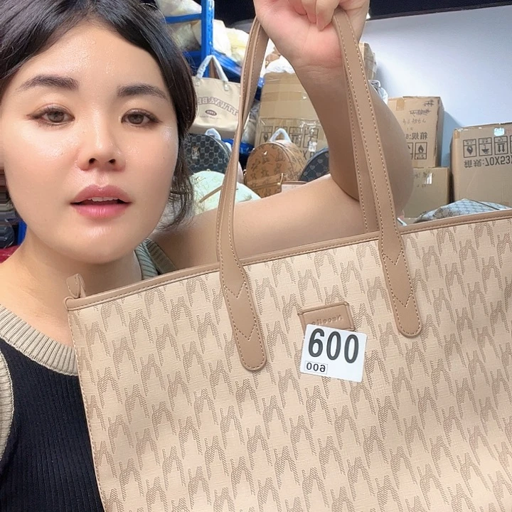 蚕丝包包包包包包包包吧