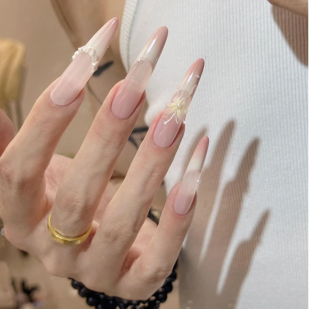 【奶芙贝贝】法式渐变雕花蝴蝶珍珠中长款美甲显白手工穿戴甲款式