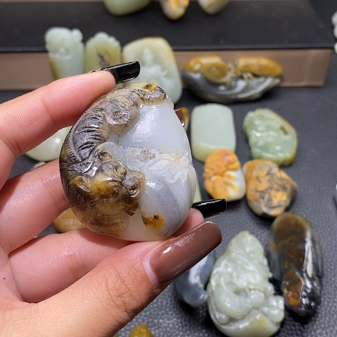 星***璨和田玉未镶嵌颈饰